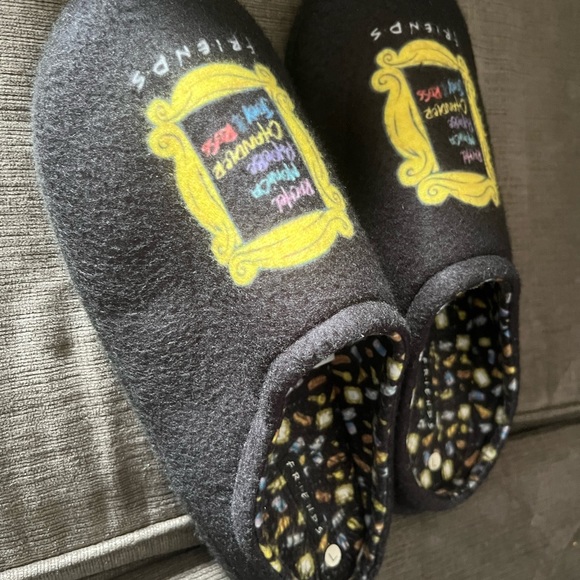 GROUND UP Friends Slippers Unisex Slip On - Picture 5 of 5
